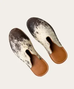 Pantoufle en cuir noir & écru moucheté suède