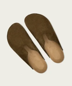 Pantoufle en cuir vert olive suède