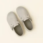 Pantoufles fermées en cuir Couleur Gris