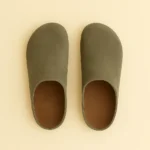 Pantoufle en Cuir Couleur Taupe Olive