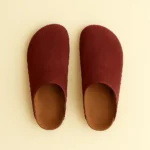 Pantoufle en Cuir Velouté Couleur Bordeaux