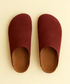 Pantoufle en Cuir Velouté Couleur Bordeaux