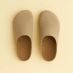 Pantoufle en Cuir Velouté Couleur Sable