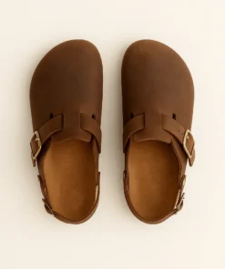 Pantoufle lisse couleur brun – double bride