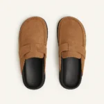 Pantoufle suédé taupe – talon ouvert