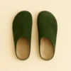 Pantoufle suédée vert