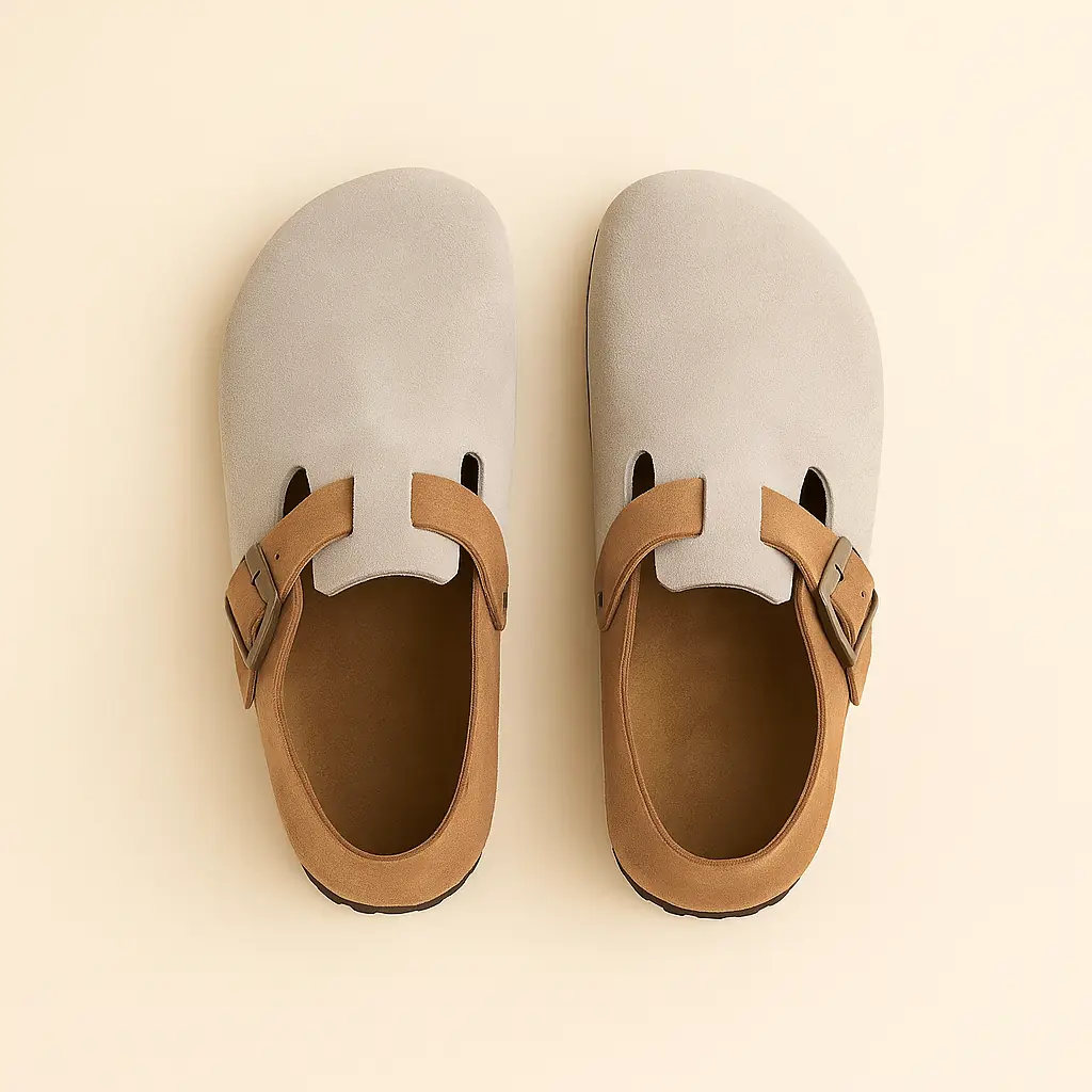 Pantoufles fermées en cuir Couleur sable-camel