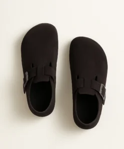 pantoufles fermées en cuir noir