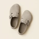 Pantoufles fermées en cuir Couleur Taupe Gris